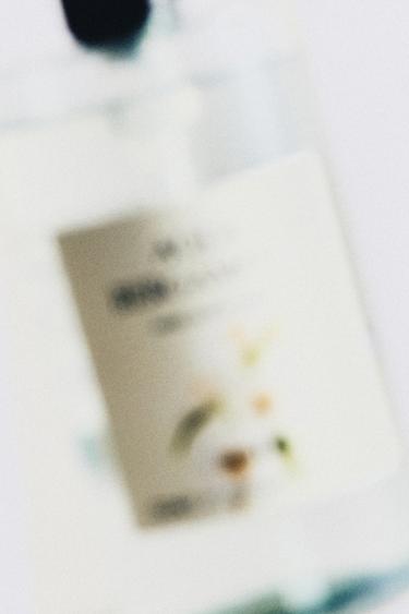 AQUA BERGAMOT LIQUID HAND AND BODY SOAP (500 ML) - Pastel green by Zara