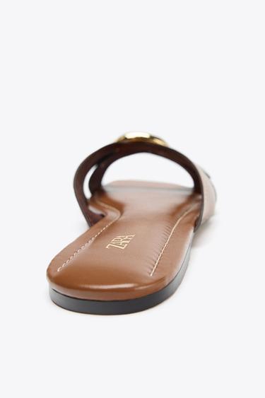 SANDALES CROISÉES DÉTAIL MÉTALLIQUE - Marron de Zara - Image 5
