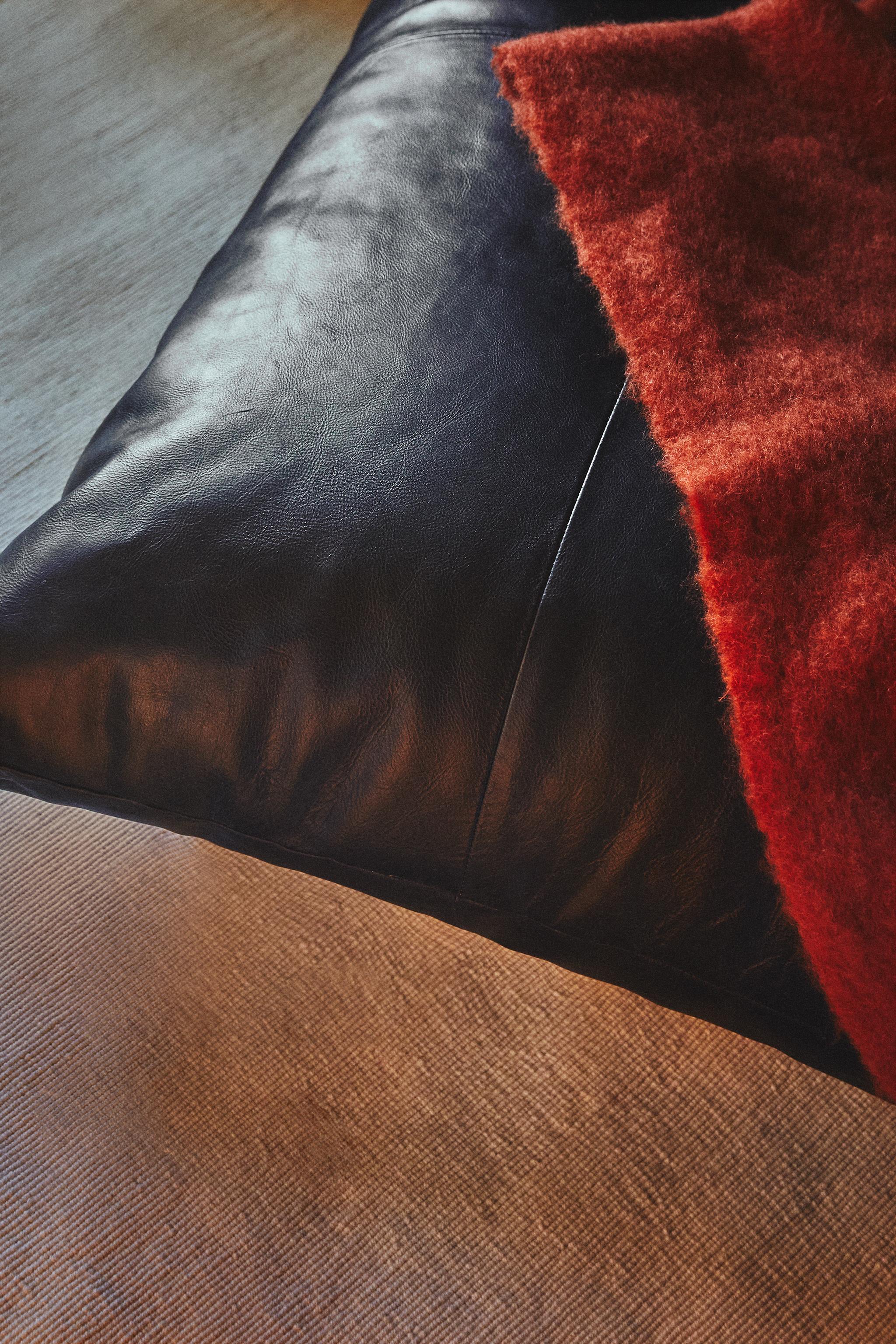 POUF CUIR COUTURES