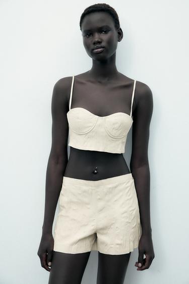 PANTALONS CURTS 100% PELL AMB EFECTE ARRUGAT - Blanc trencat de Zara