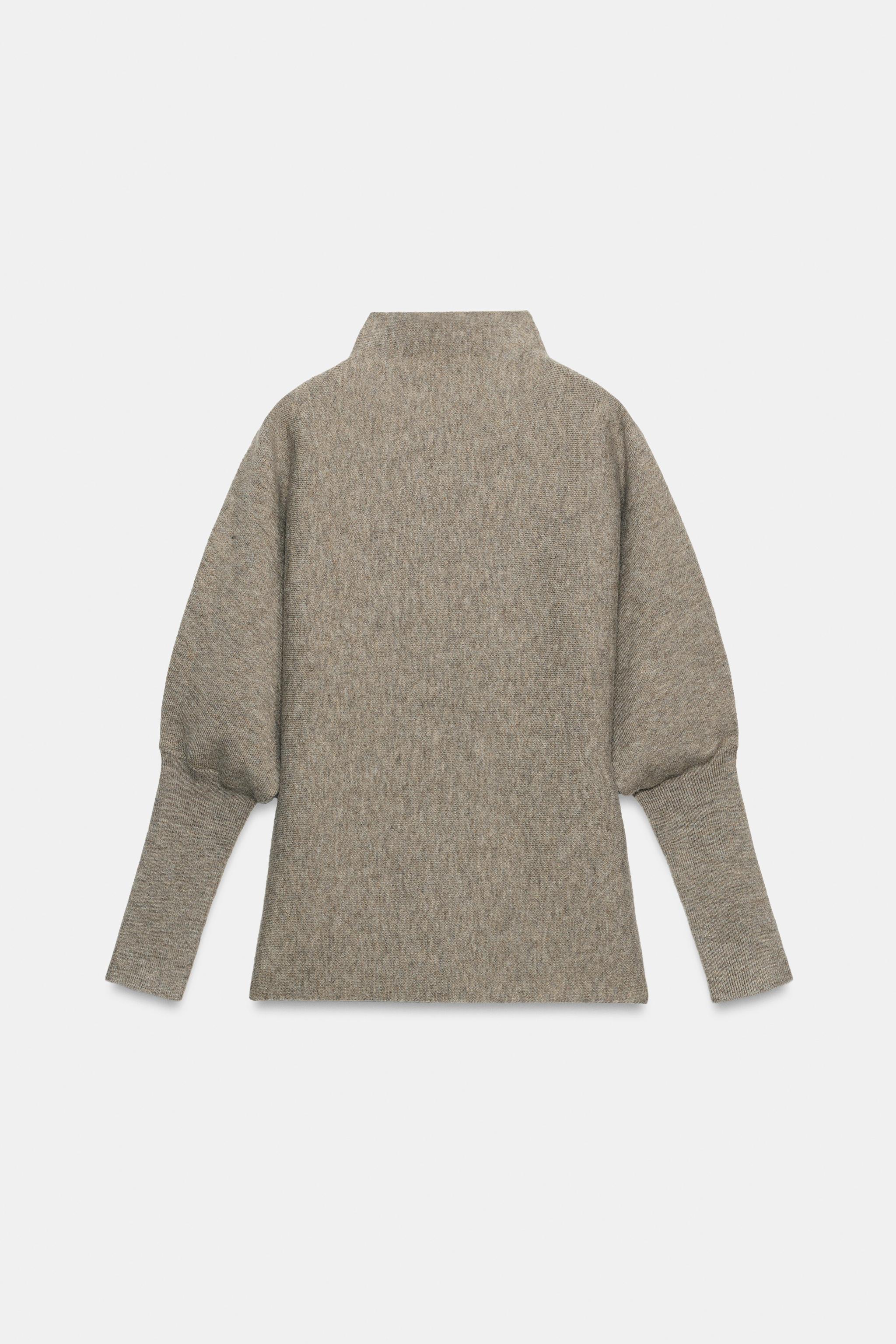 PULL EN MAILLE À COL MONTANT