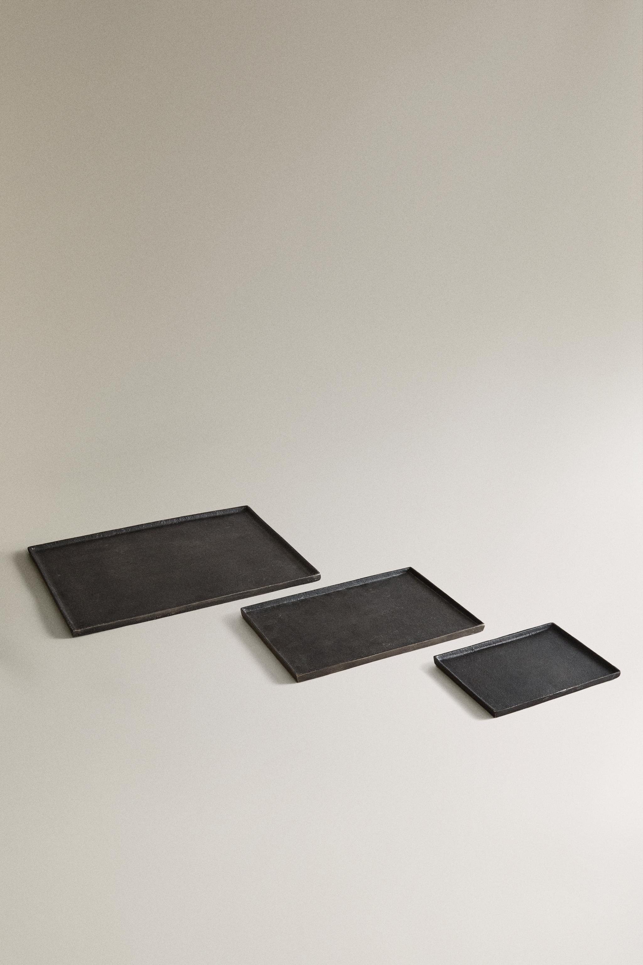 DECORATIVE METAL TRAY — Black