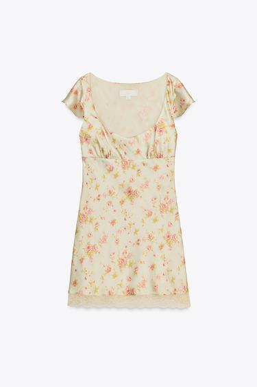 Олар оны ит стиліндегі күйге келтіріп, клиторын жалады. Олар оны ит стиліндегі күйге келтіріп, клиторын жалады.