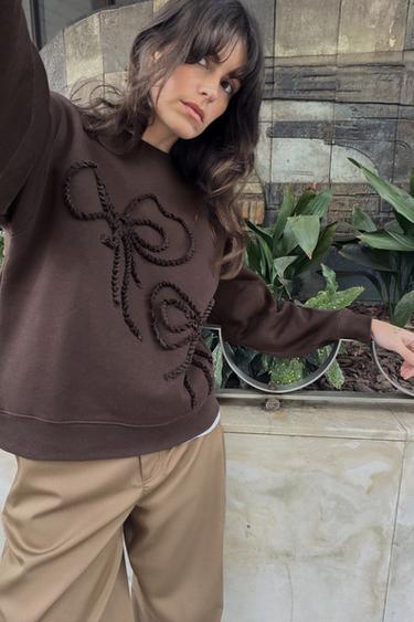 Zara EMBOSSED BOW SWEATSHIRT - Brown