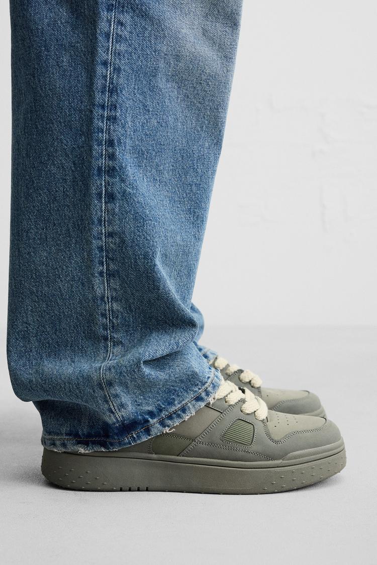 RETRO STYLE SNEAKERS