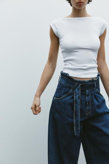 CAMISETA CUELLO BARCO - Blanco de Zara