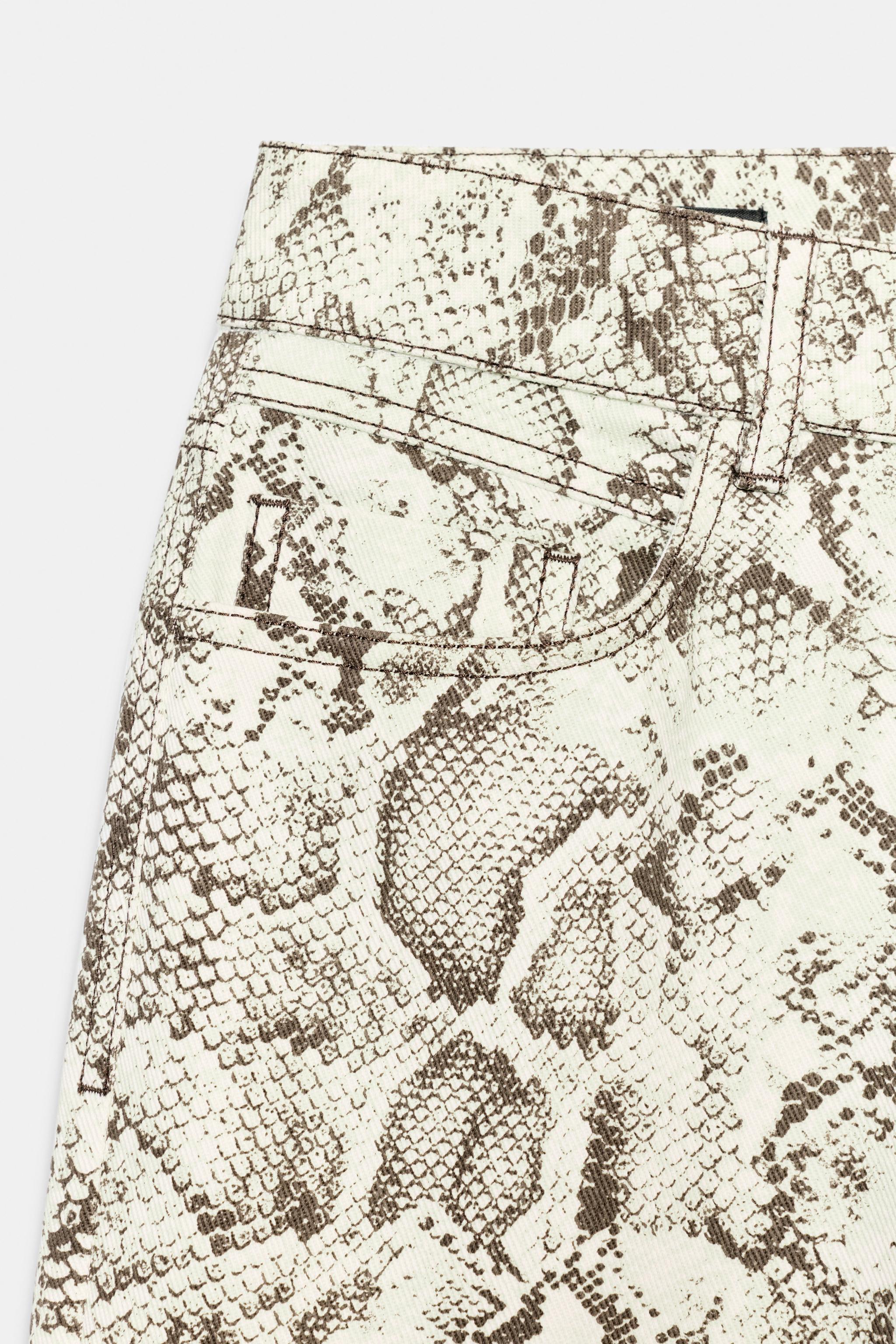 Z1975 HIGH-RISE STRAIGHT LONG LENGTH ANIMAL PRINT JEANS