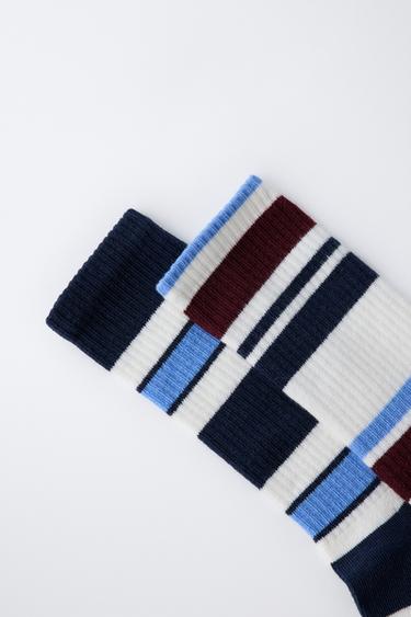 LOT DE DEUX PAIRES DE CHAUSSETTES LONGUES À RAYURES - Bleu / Blanc de Zara - Image 2