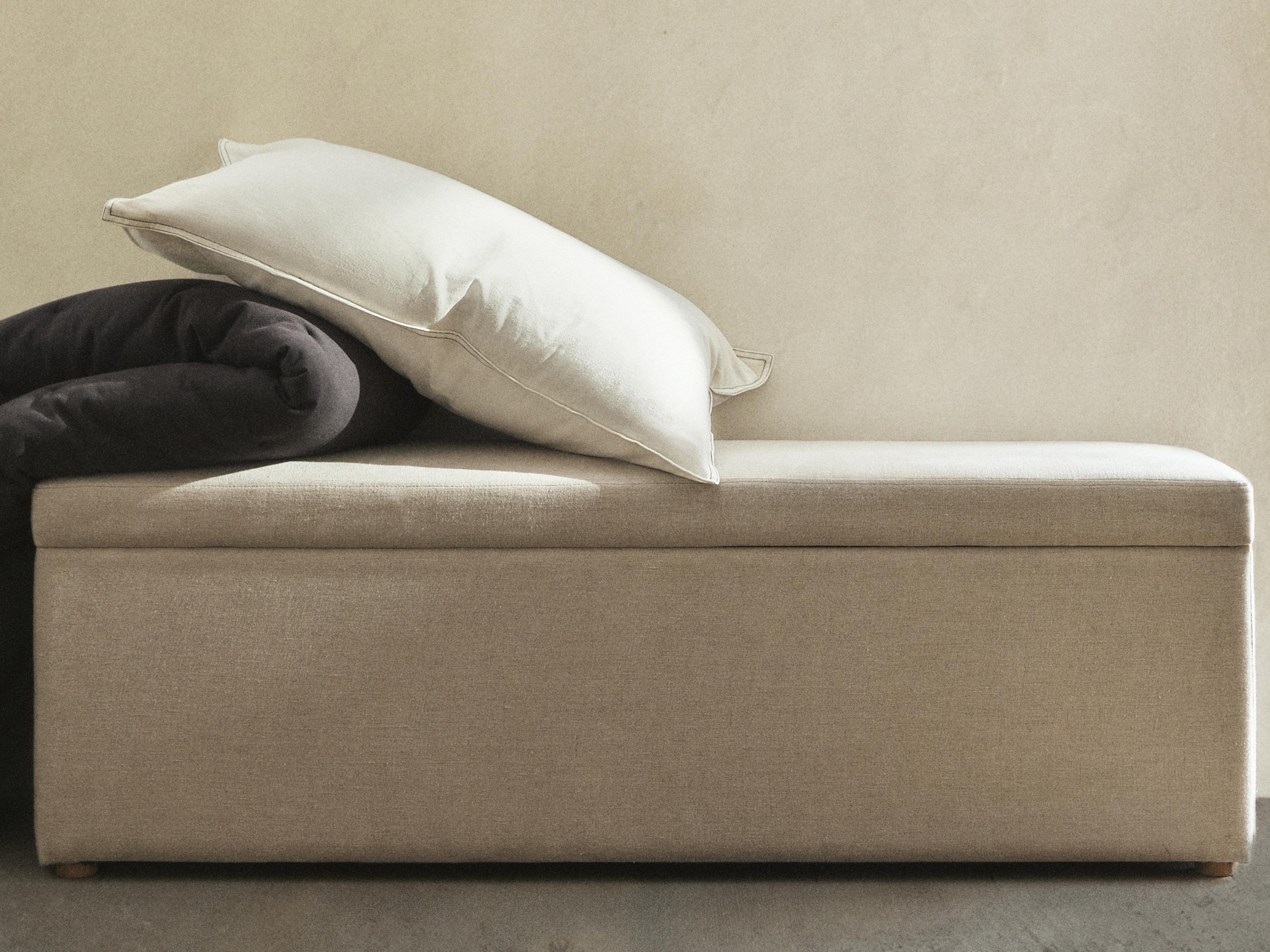 WOOD AND LINEN STORAGE BENCH — Light beige