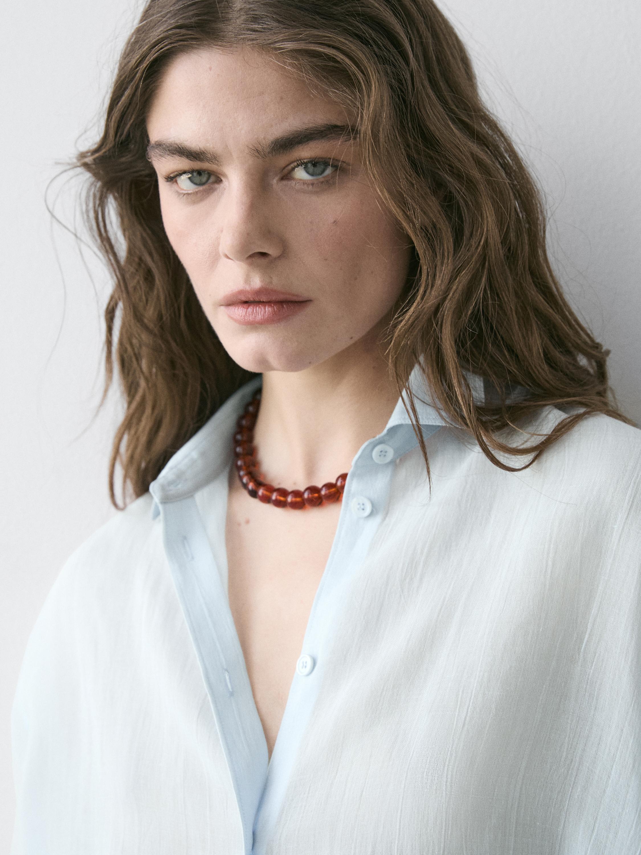 Flowing shirt with collar