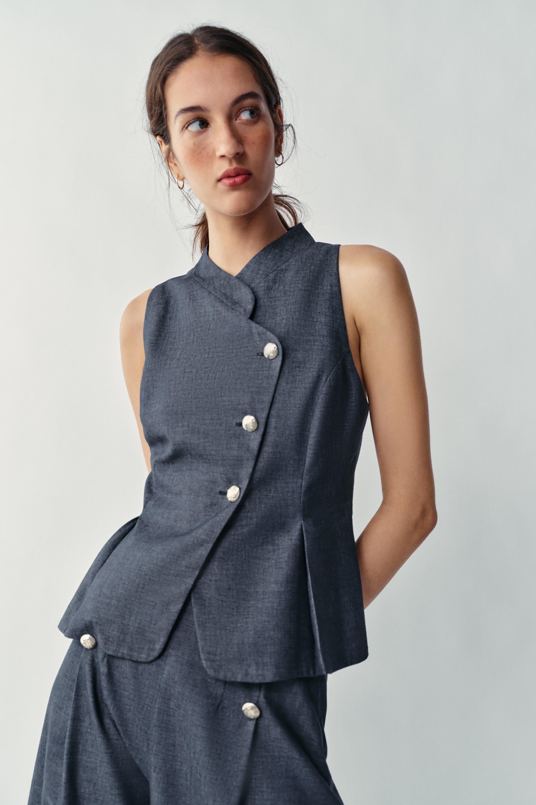 Женские шорты Zara LINEN BUTTONED VEST AND LONG SHORTS SET