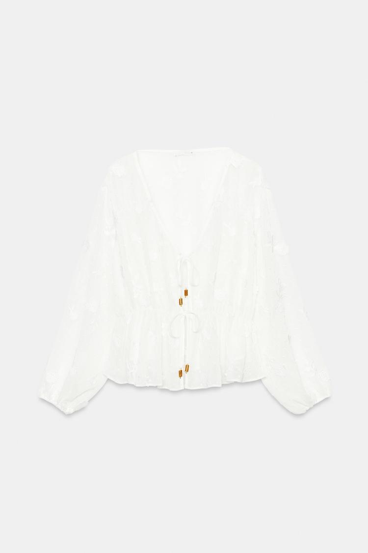 Blusa de malla con lunares y bordados 7