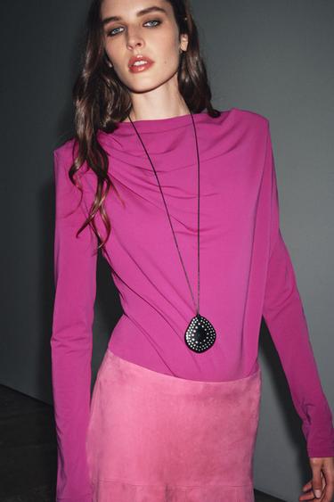 ТОП СО СБОРКАМИ И ПОДПЛЕЧНИКАМИ — РОЗОВЫЙ от Zara