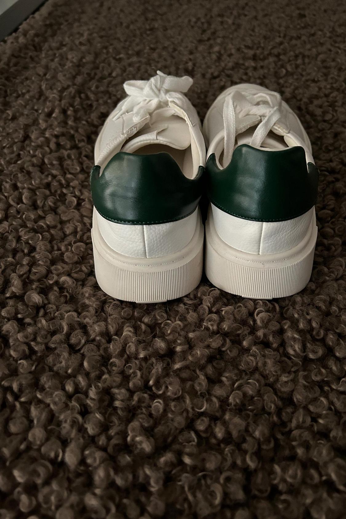 TRAINERS WITH BACK PIECE - Image 3