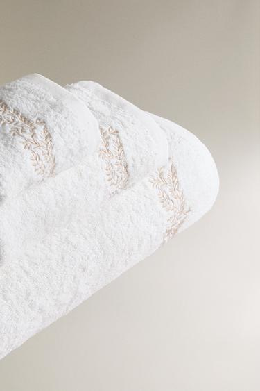 SERVIETTE DE BAIN BRODERIE VÉGÉTALE - Doré de Zara - Image 1