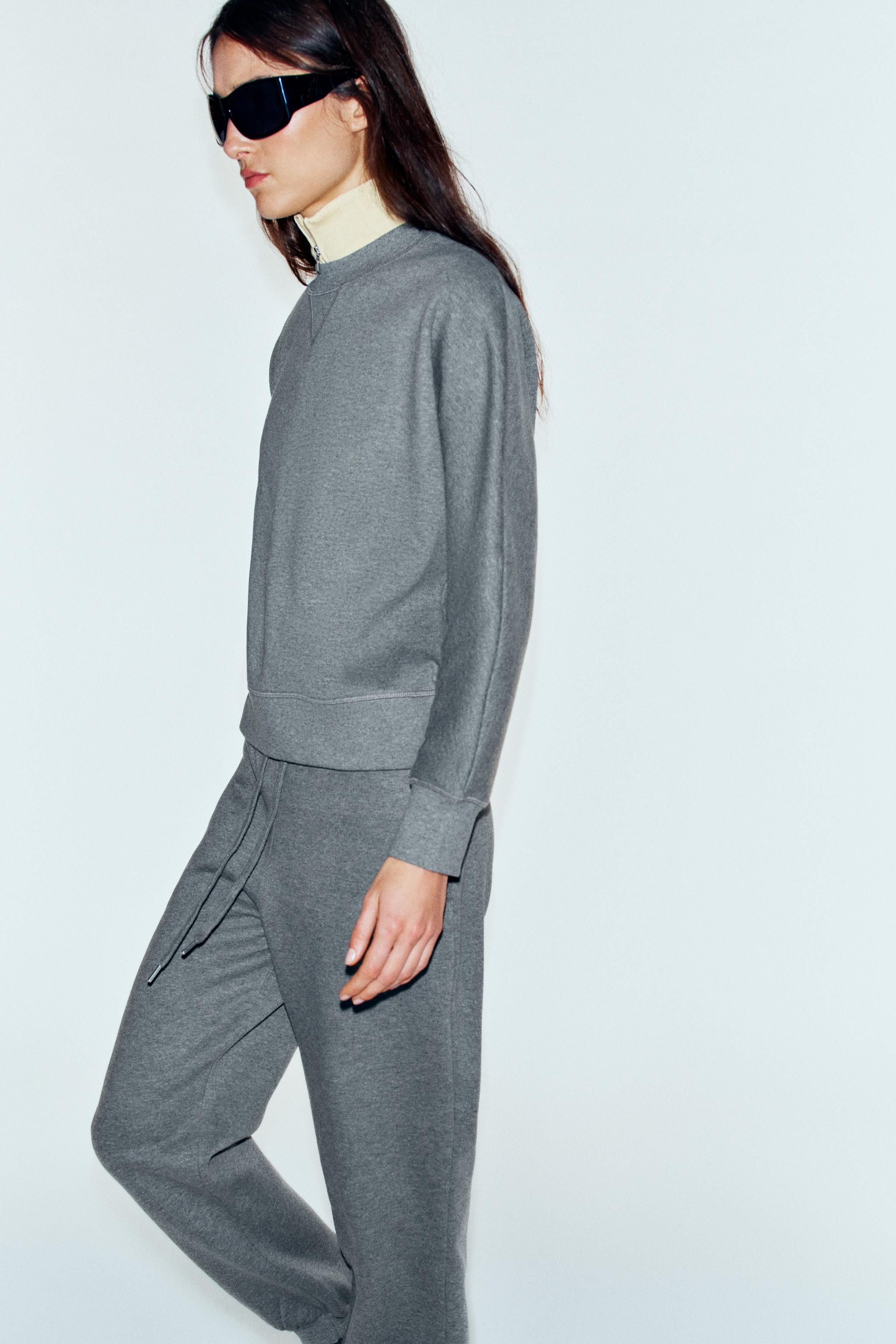 BASIC FLEECE SWEATSHIRT