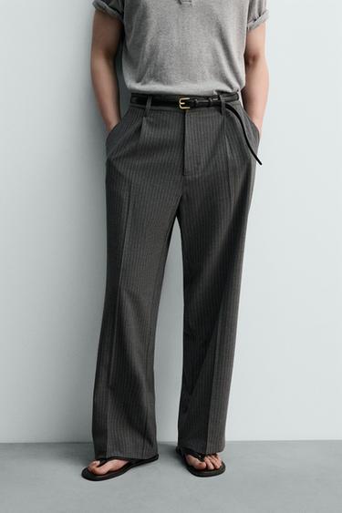 ストライププリーツパンツグレーZaraのストライププリーツパンツ - グレー 