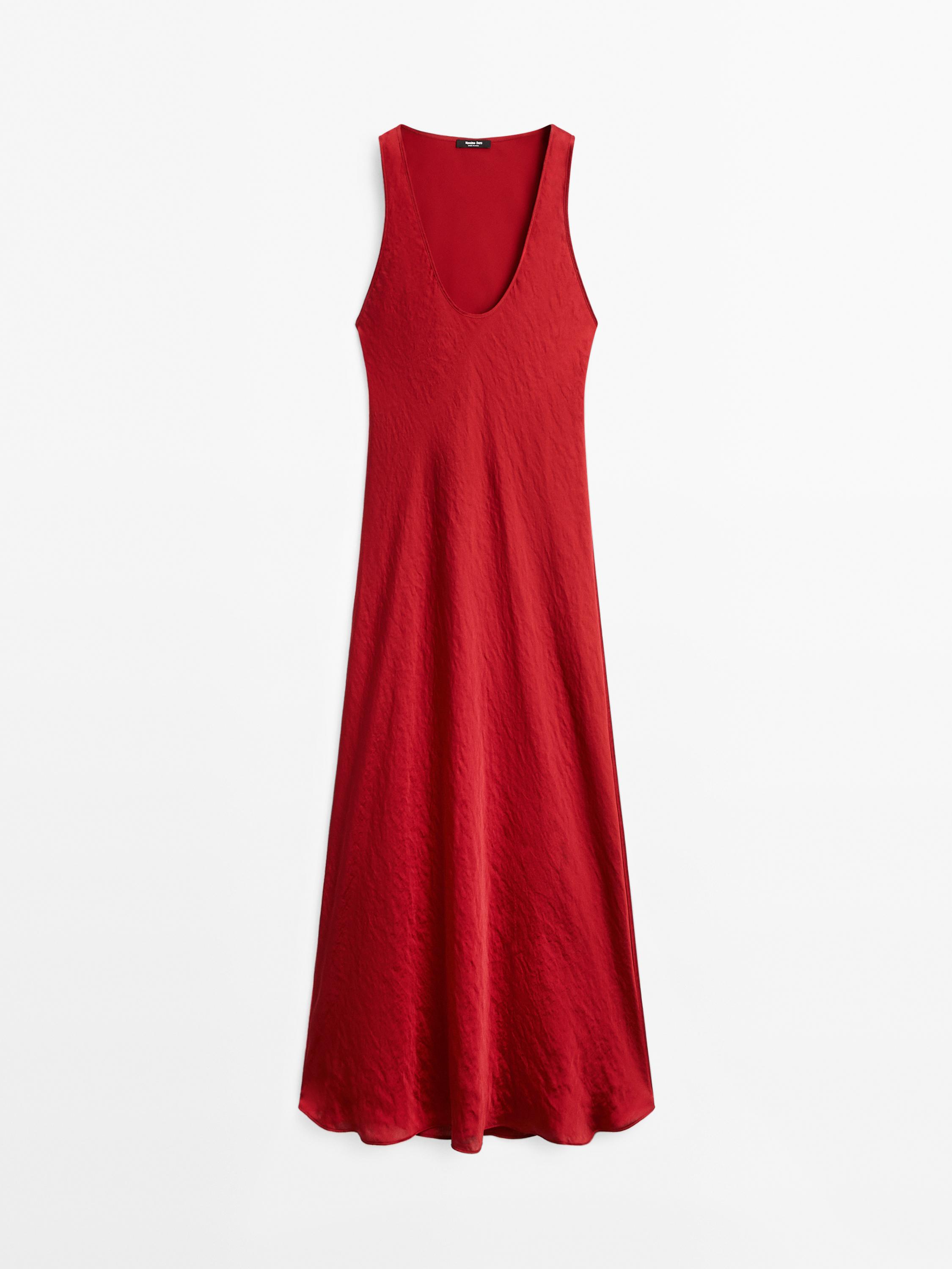 Long satin dress with round neckline