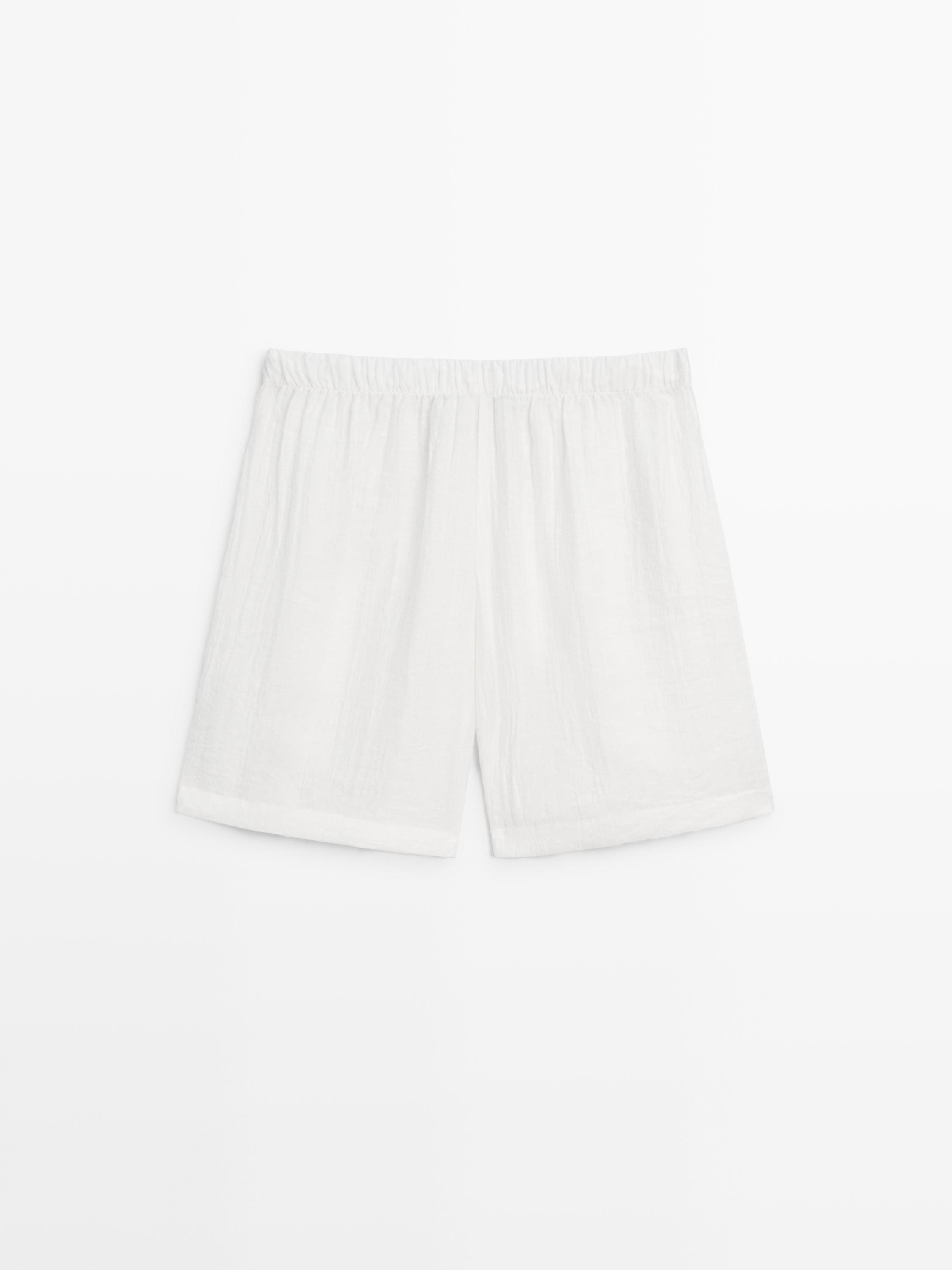 Short flowing Bermuda shorts