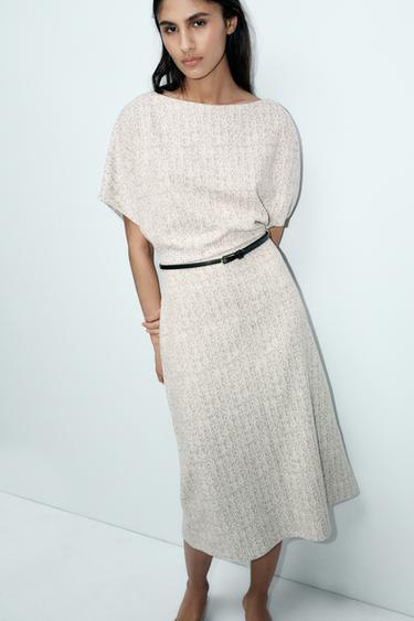 فستان ميدي بحزام مزخرف - خَام / بيج by Zara