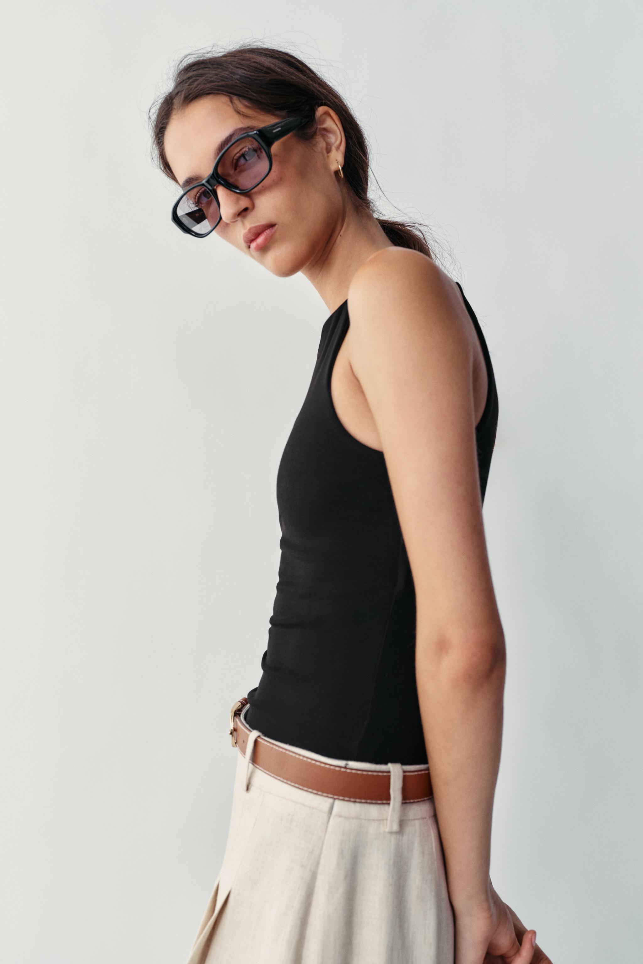 STRAPPY TOP