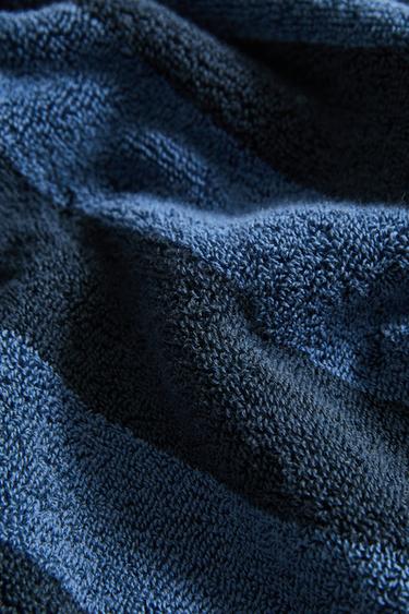 BEACH TOWEL WITH CONTRAST STRIPES - Blues by Zara