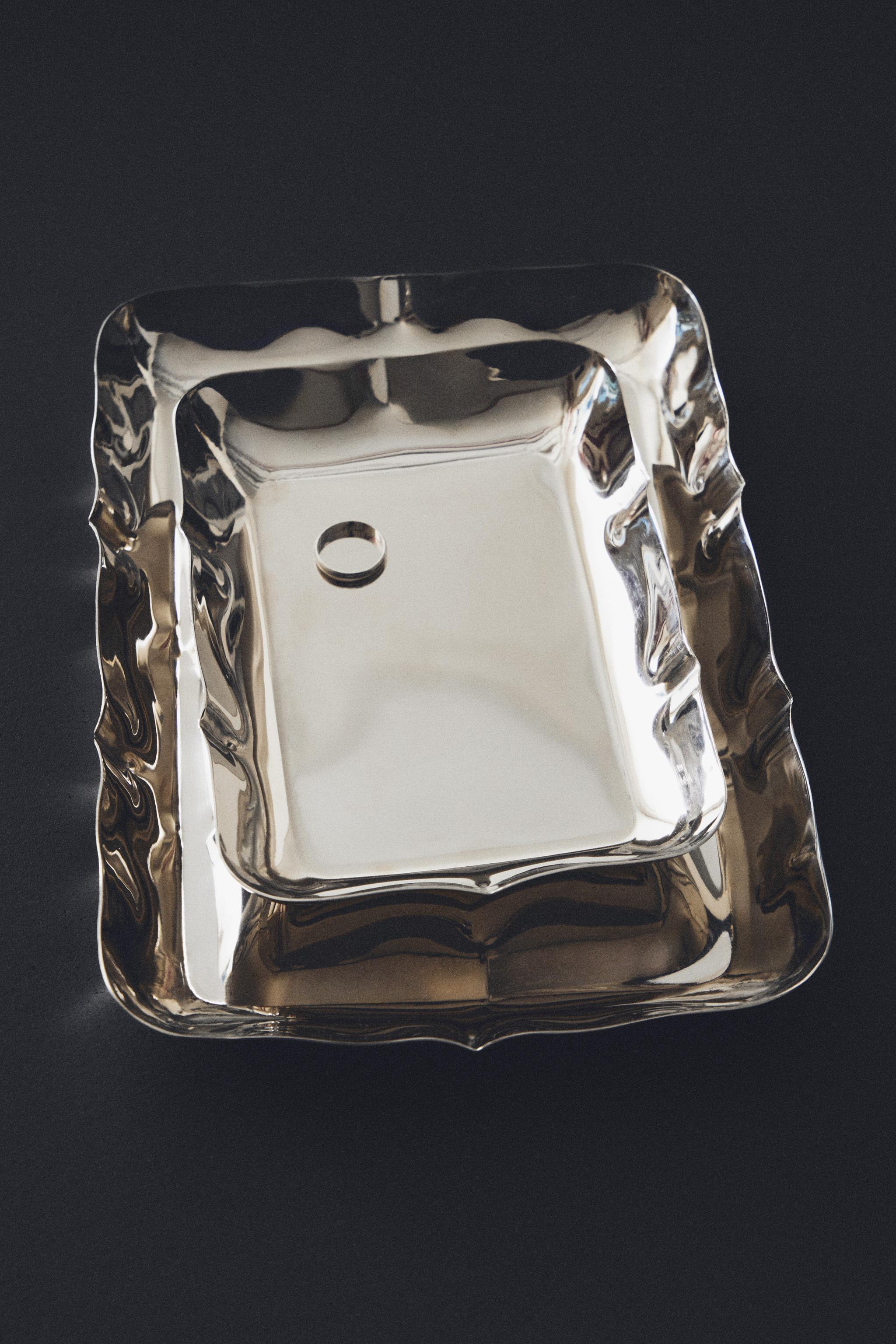 STEEL TRAY WITH IRREGULAR EDGE — P