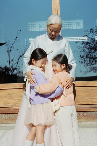 CARDINGAN WITH EMBROIDERED FLOWERS - Light lilac by Zara