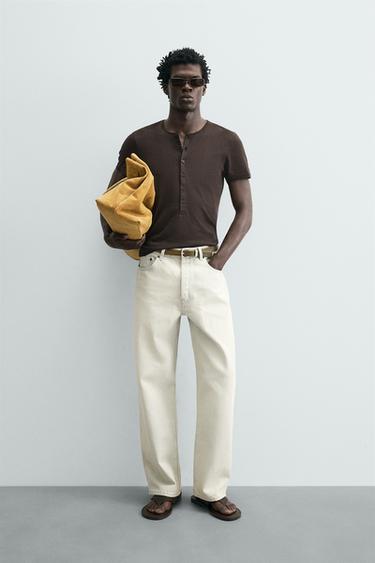 T-SHIRT SLIM COL TUNISIEN - Marron foncé de Zara - Image 0