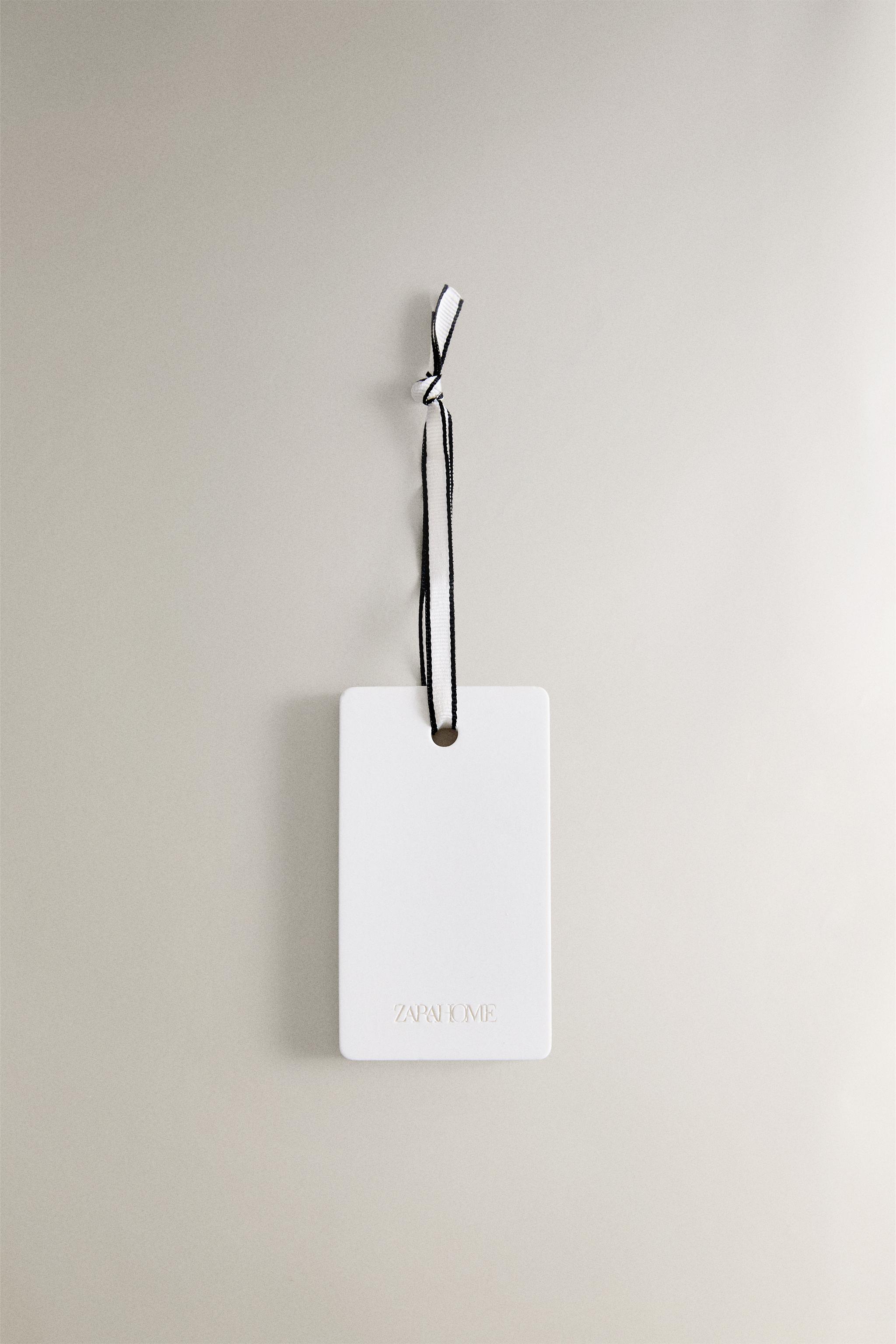 SET OF WHITE POWDERY WARDROBE SCENTED STICKS (SET OF 4) - Various