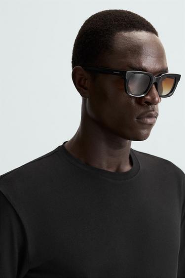 BASIC SLIM FIT T-SHIRT - Black by Zara