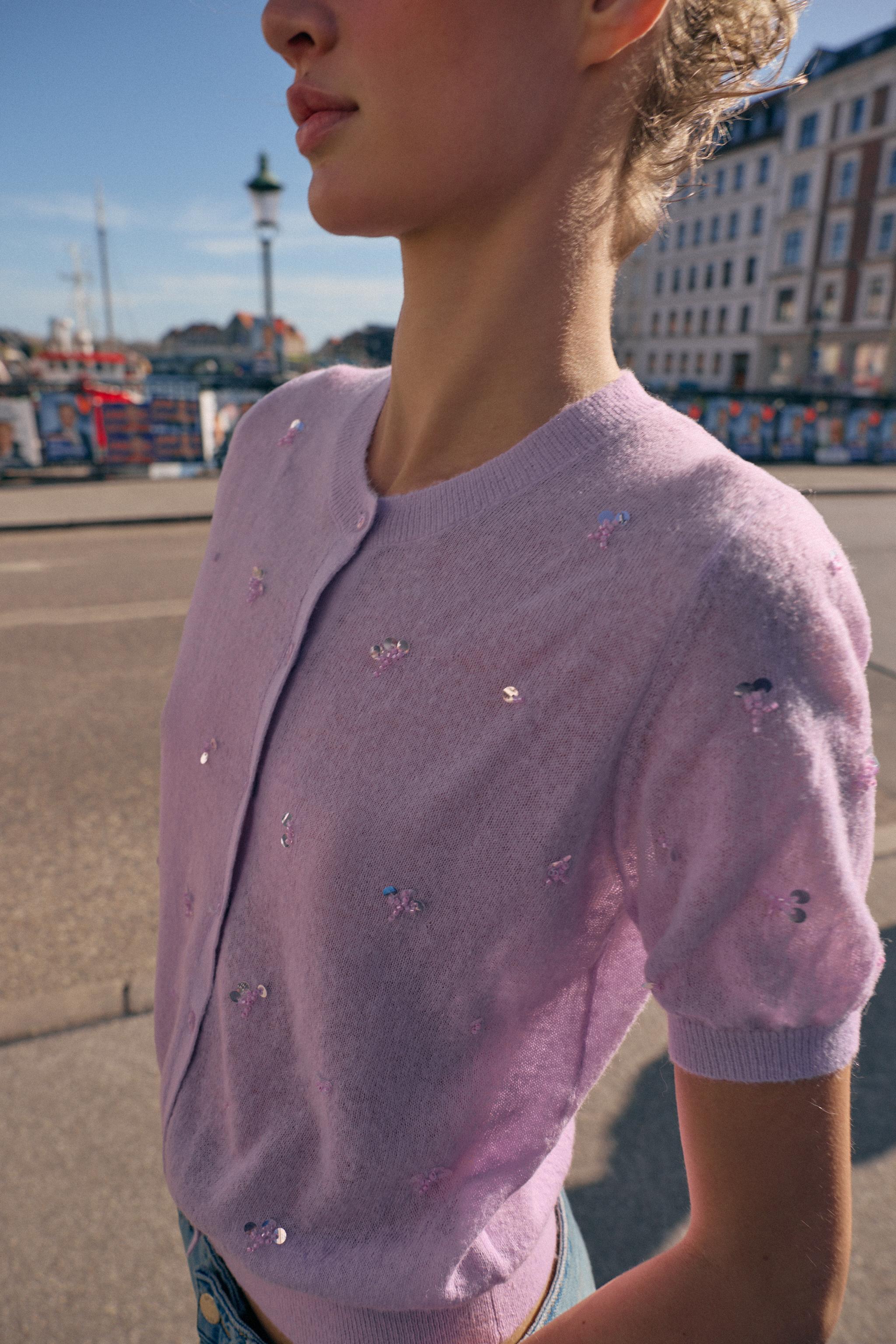 GILET EN MAILLE MANCHES COURTES PAILLETTES