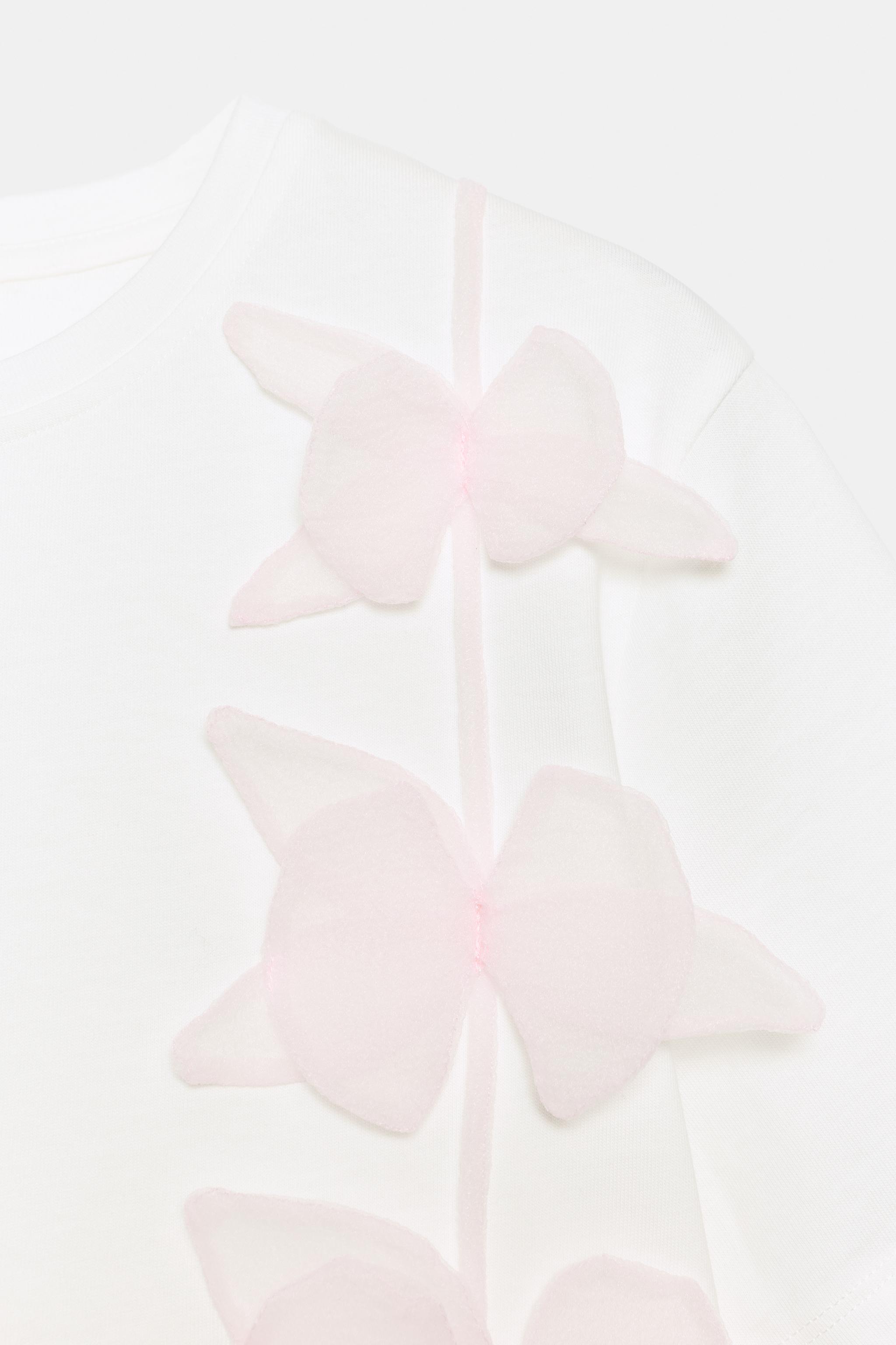 EMBOSSED FLOWER T-SHIRT