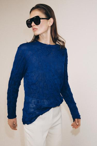 PULOVËR THURJE ME EFEKT TË Rrudhur - Blu lule misri nga Zara
