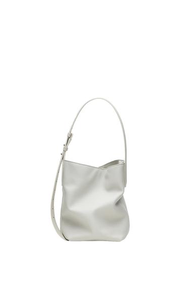 Mini-sac seau en cuir nappa - Blanc cassé de Zara