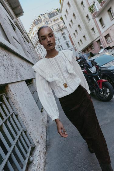 قميص رومانسي بكشاكش - أبيض مكسور الخاص بـ Zara - صورة 0