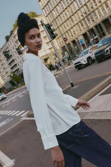 CHEMISE EN CRÊPE À VOLANT - Blanc cassé de Zara - Image 3