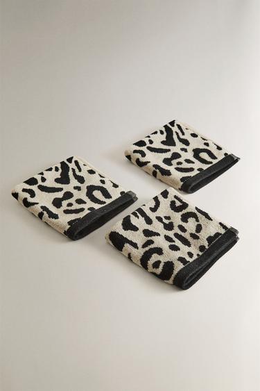 PACK OF ANIMAL PRINT VELOUR HAND TOWELS (PACK OF 3) - Sand / Black by Zara - Image 1