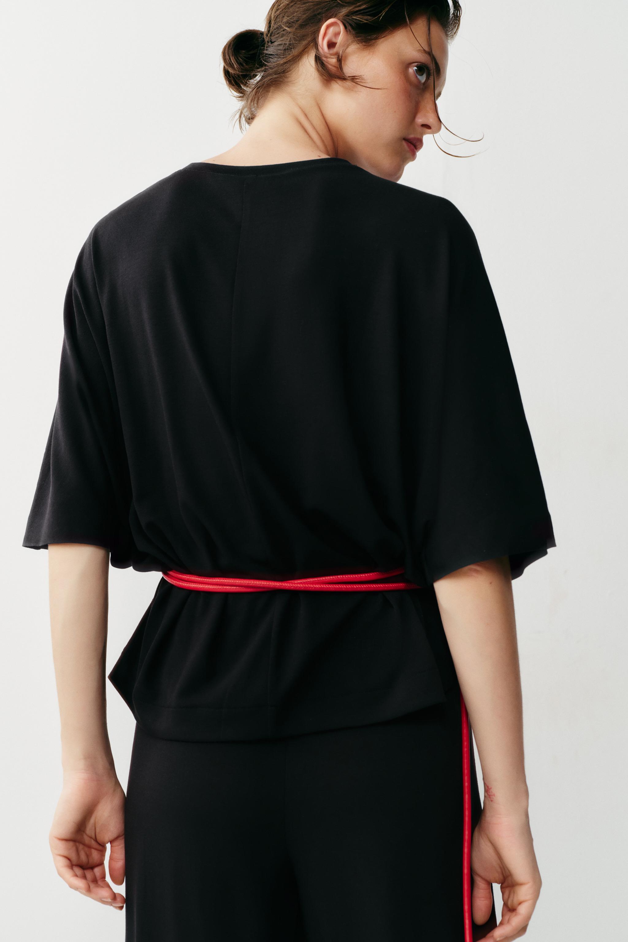 BATWING SLEEVE TOP