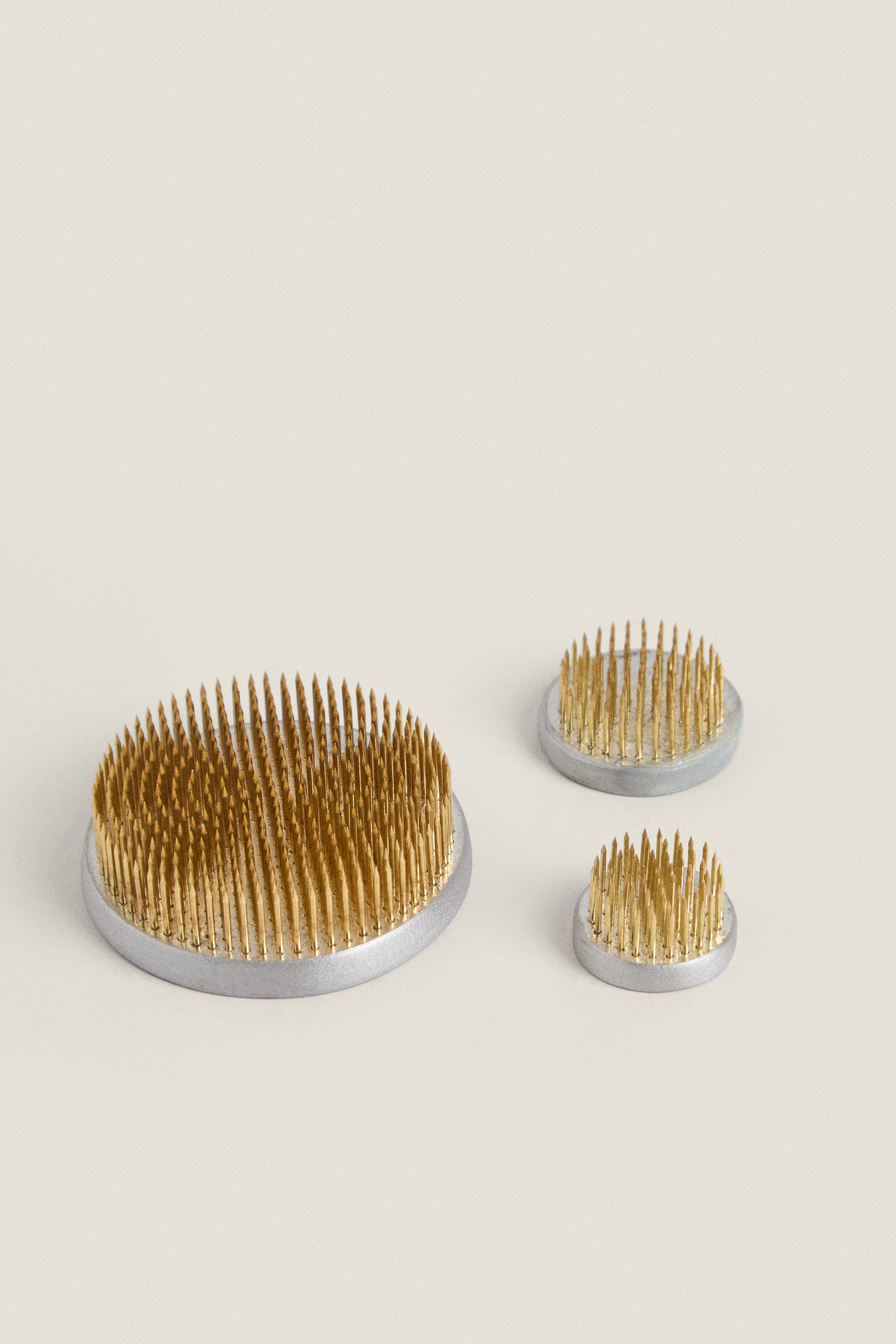 KENZAN FLOWER HOLDER — P