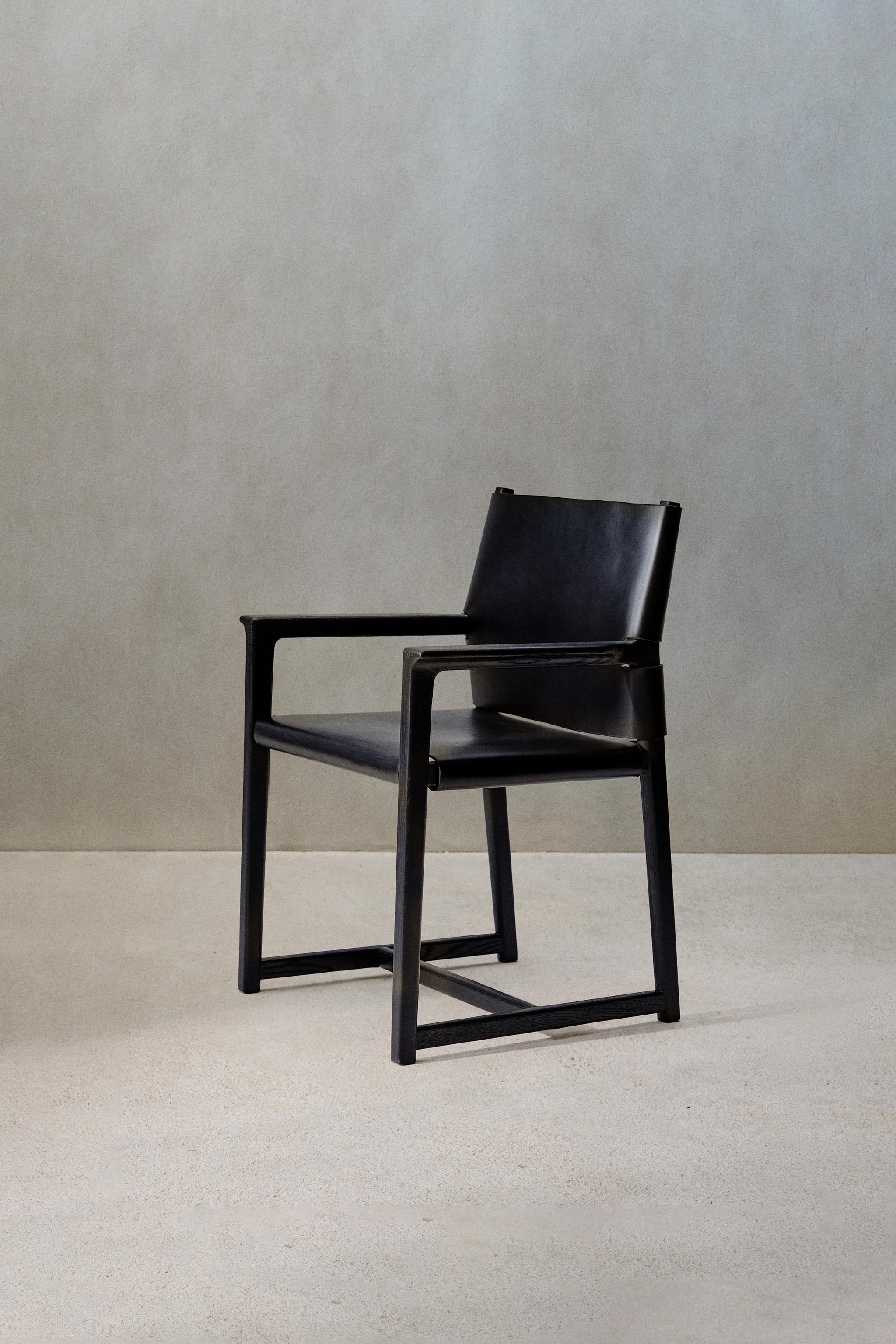 CHAIR 03 — Black