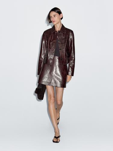Falda corta piel napa - Burdeos de Zara - Imagen 0