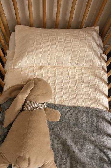 COLCHA INFANTIL COM TEXTURA LISTRADA - Cru da Zara