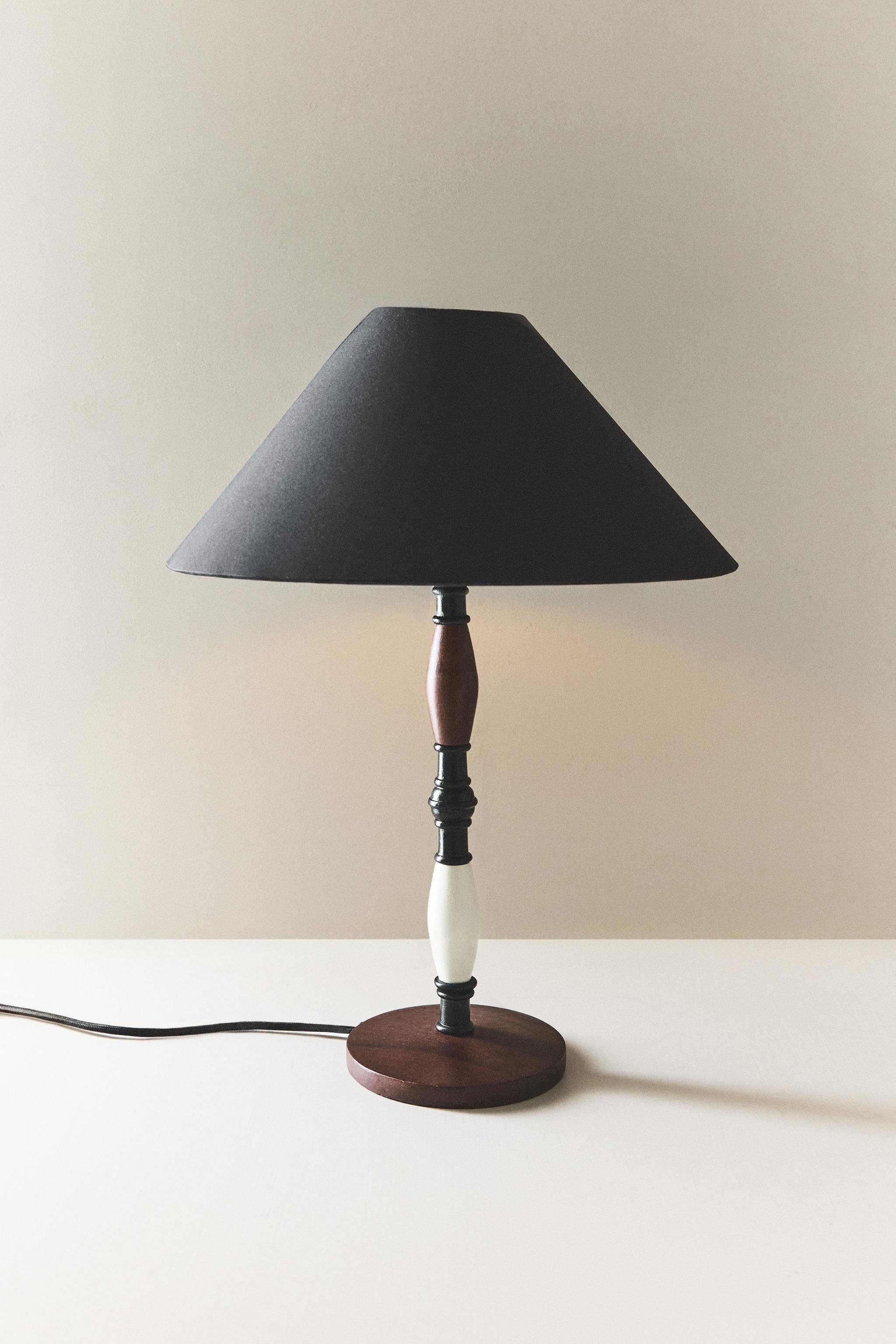 WOOD AND LINEN TABLE LAMP