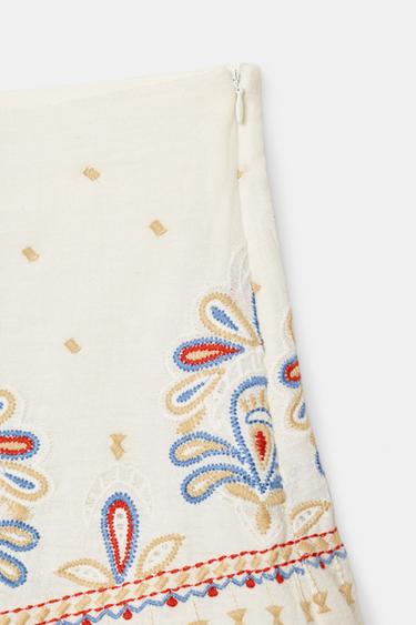 SHORT BRODÉ - Écru de Zara - Image 6