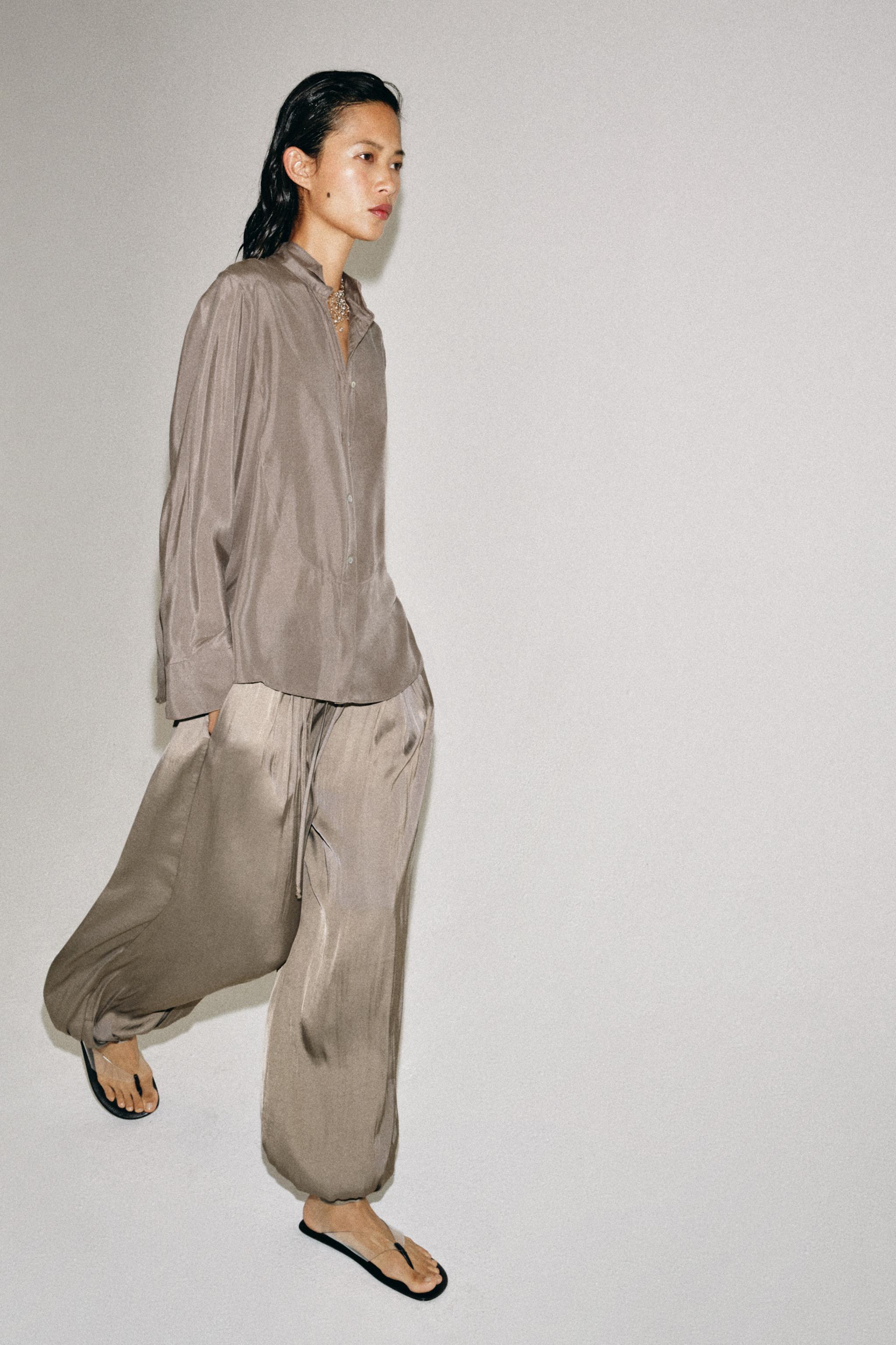 Женские брюки Zara ZW COLLECTION SATIN BALLOON PANTS — фото 5