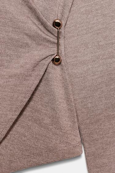 TOP AVEC FERMOIR LATÉRAL - Marron clair de Zara - Image 7
