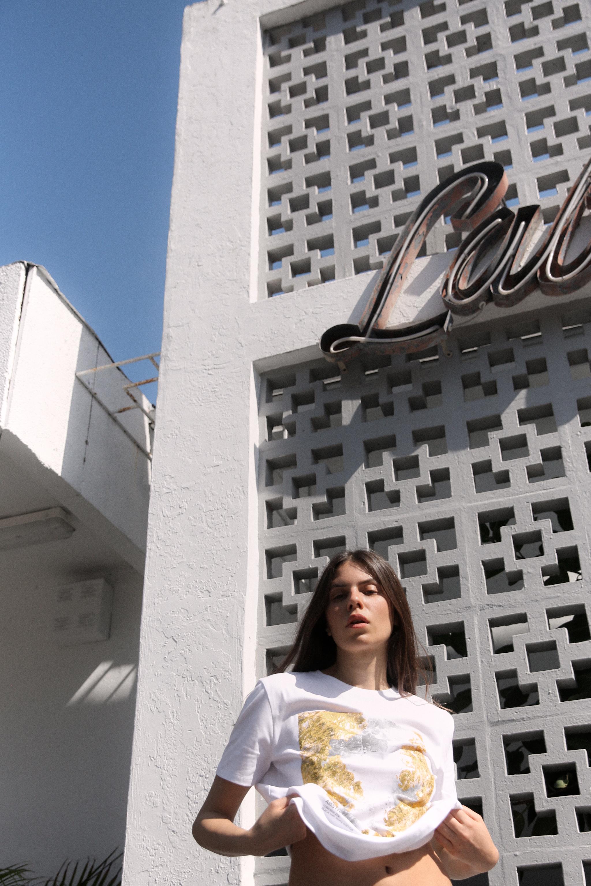 ZARA フォイルディテール プリント Tシャツ 0264/183 フォイルディテール プリント Tシャツ - ゴールド | ZARA Japan
