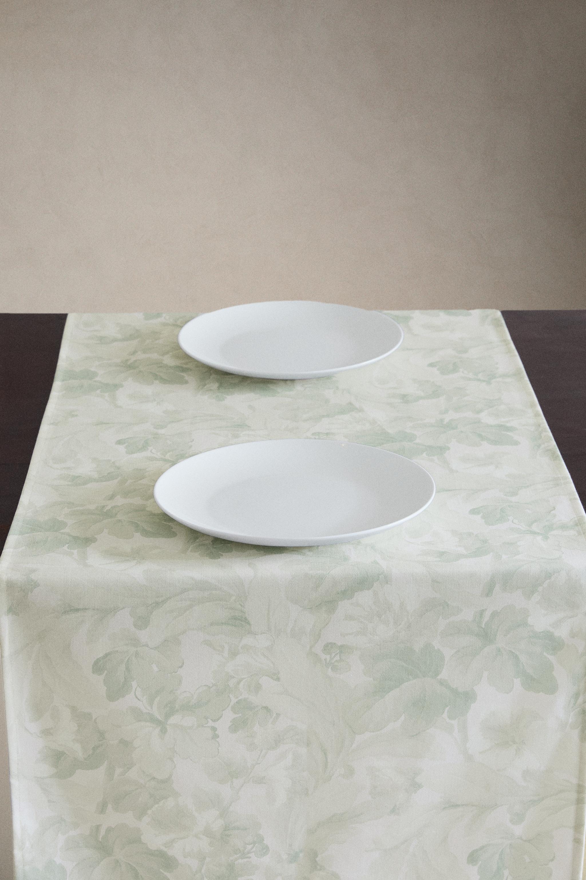 PLANT PRINT TABLE RUNNER — GREENISH