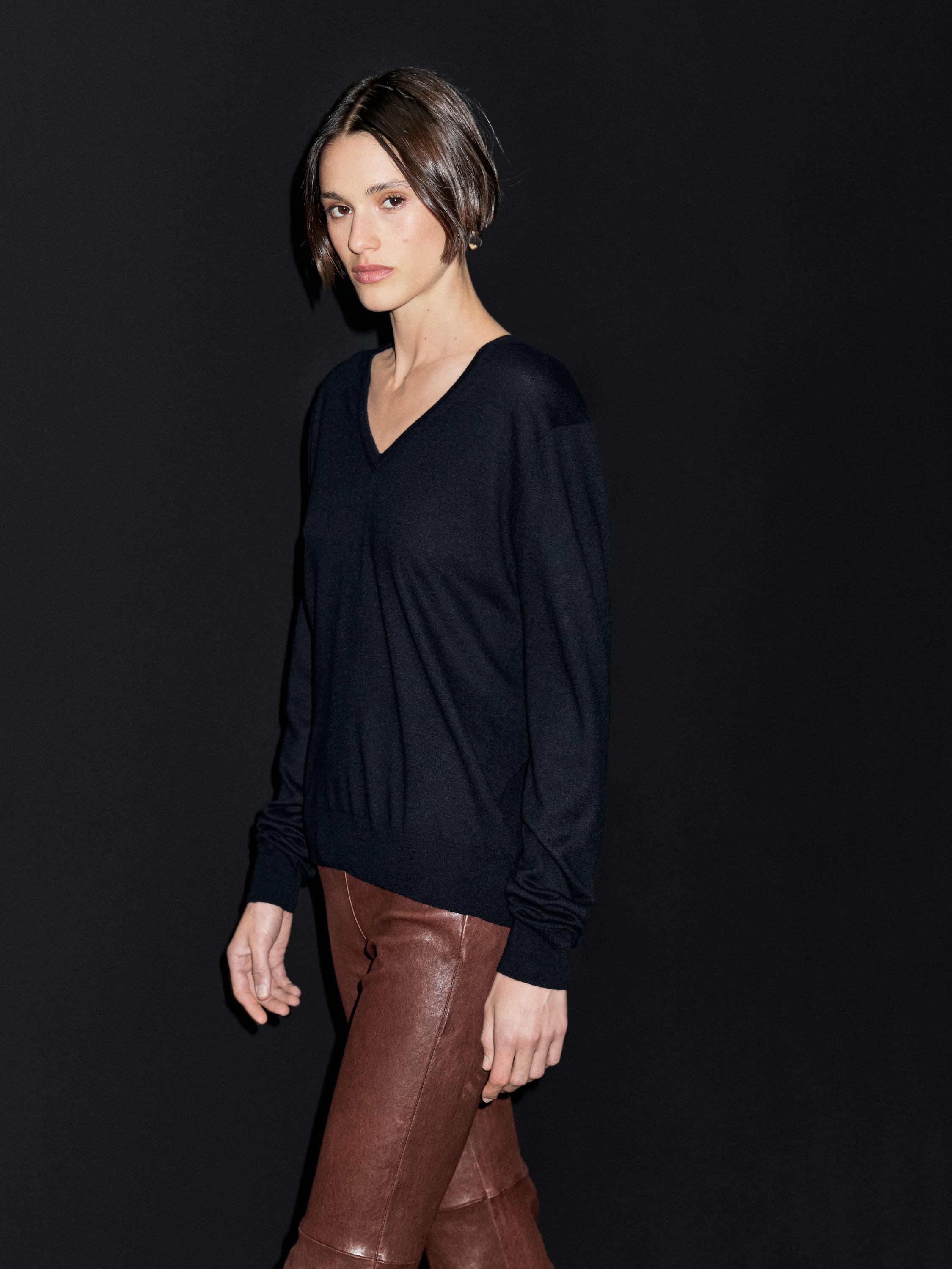 Pull laine en maille à col V